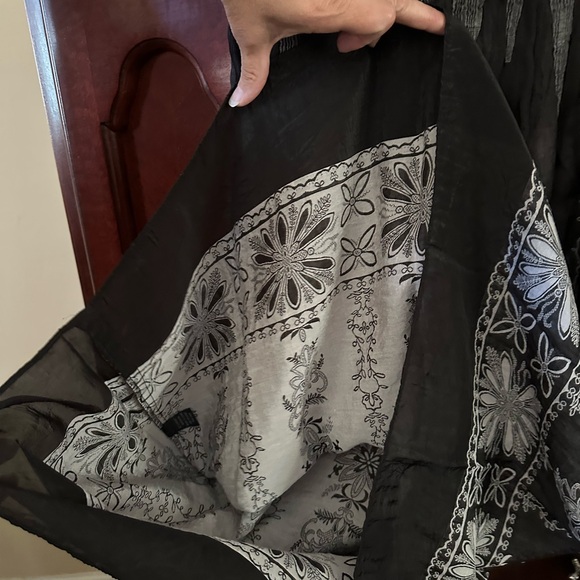 Skirts - Picture 2 of 4